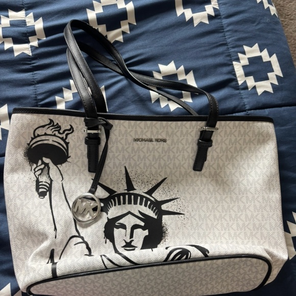 Mk purse - Picture 1 of 2